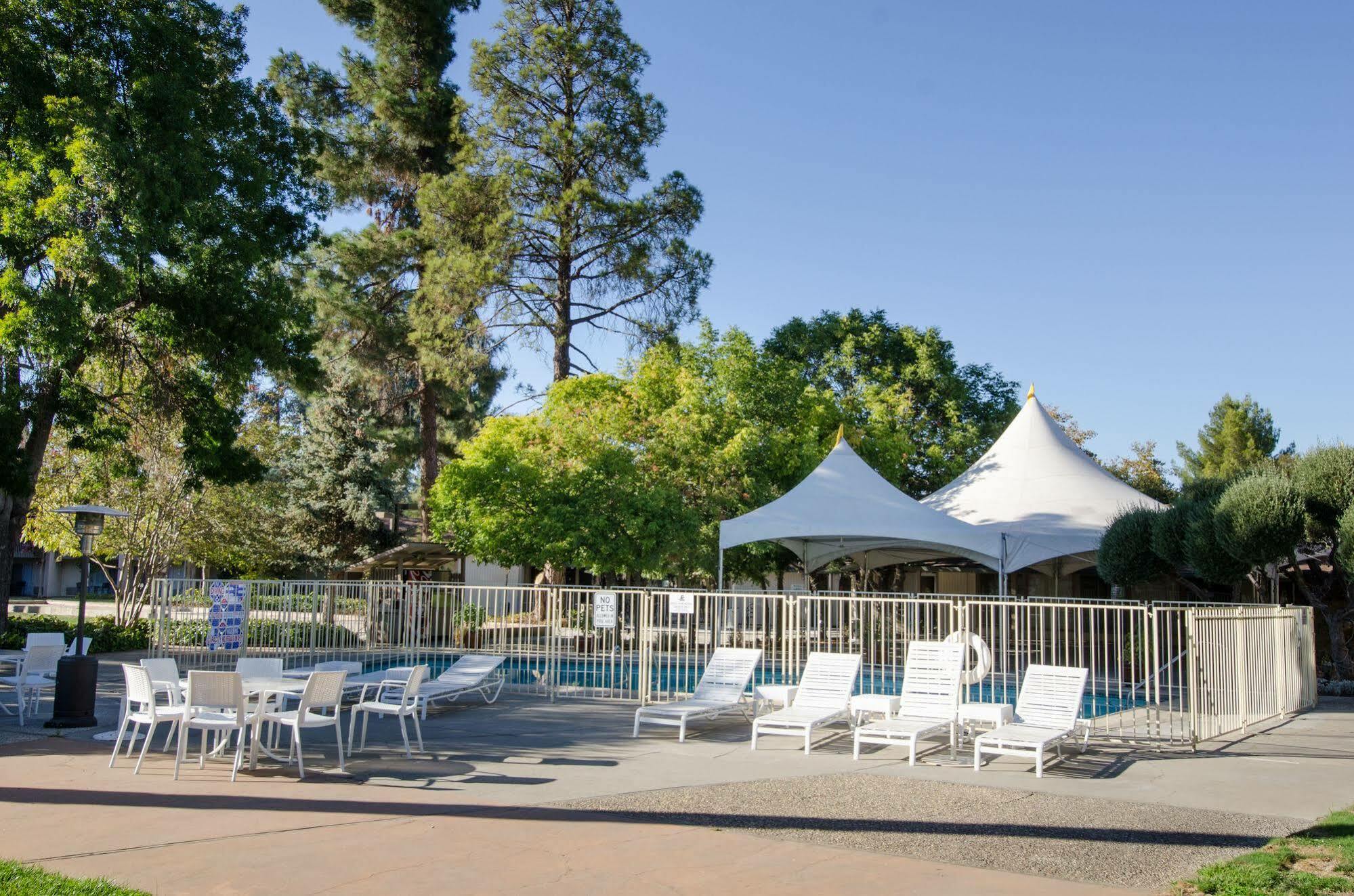 Los Gatos Lodge Exterior photo